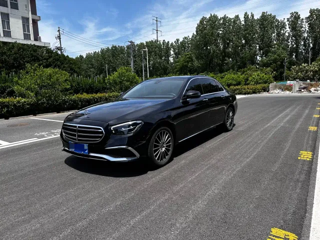 Mercedes-Benz E-Class — Фото автомобиля 3
