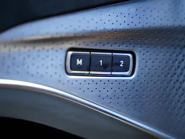 Lotus Emira — Фото автомобиля 20