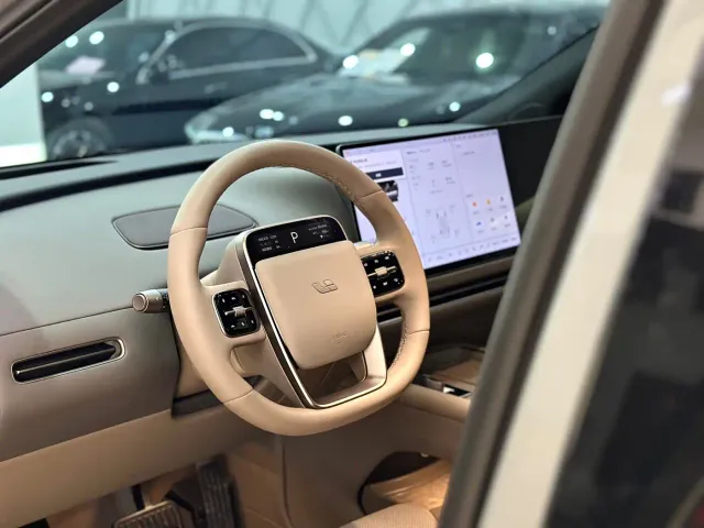 Li Auto i6 — Фото автомобиля 3