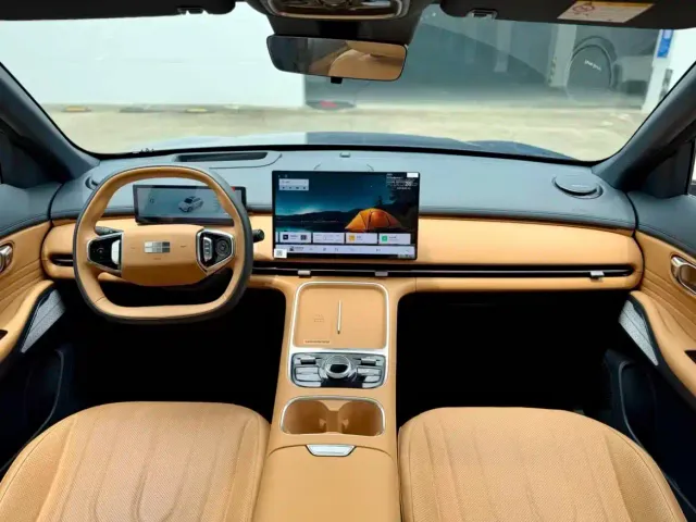 Geely Galaxy Starship 7 EM-i — Фото автомобиля 8