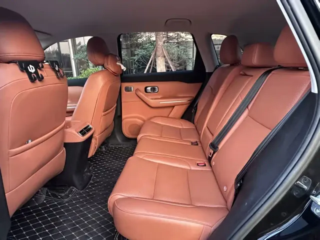 Leapmotor C10 — Фото автомобиля 4