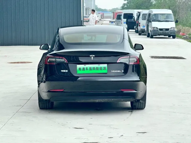 Tesla Model 3 — Фото автомобиля 9