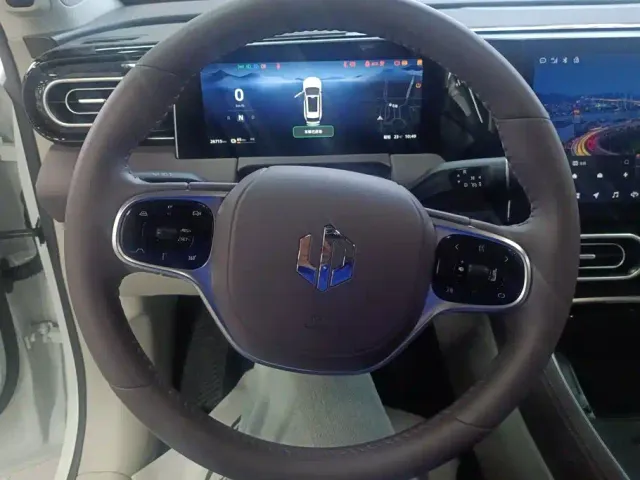 Leapmotor C11 — Фото автомобиля 15