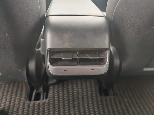 Tesla Model 3 — Фото автомобиля 10