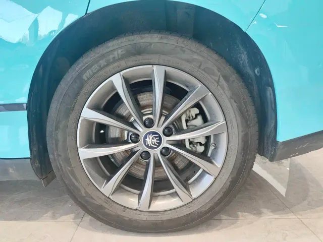 BYD Qin L — Фото автомобиля 15