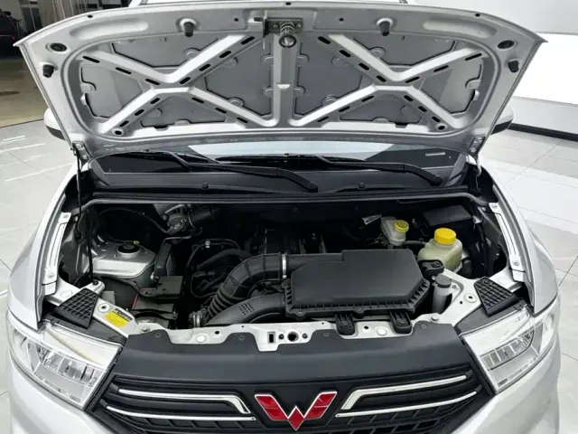 Wuling Hongguang V — Фото автомобиля 10