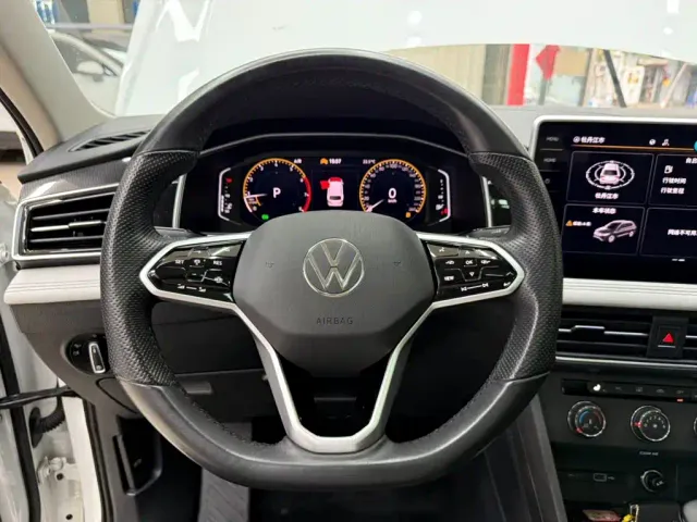 Volkswagen Tiguan L — Фото автомобиля 11