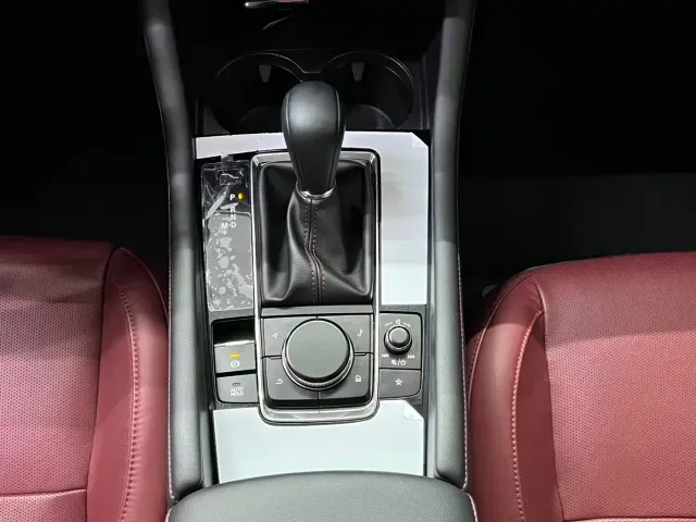 Mazda Axela — Фото автомобиля 12