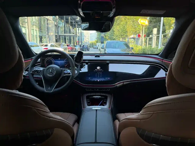 Mercedes-Benz E-Class — Фото автомобиля 12