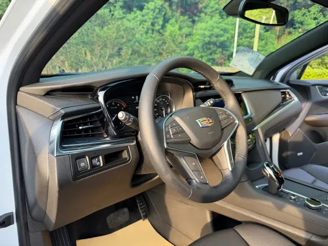 Cadillac XT5 — Фото автомобиля 9