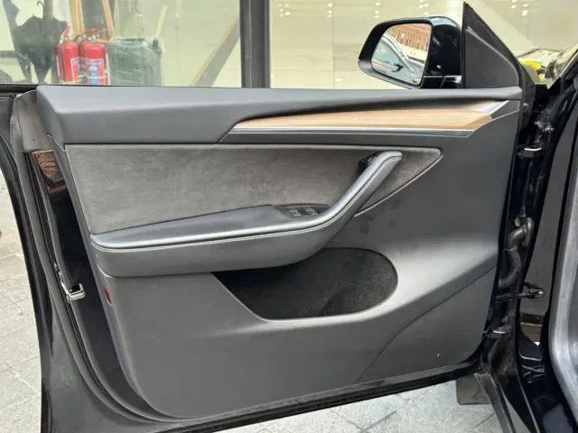 Tesla Model Y — Фото автомобиля 15