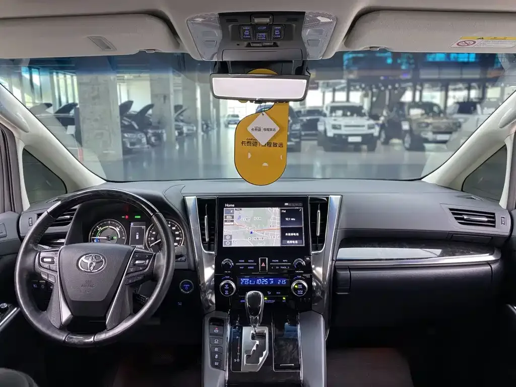Toyota Vellfire 2023 Crown Hybrid 2.5L HV Luxury — Фото автомобиля 5