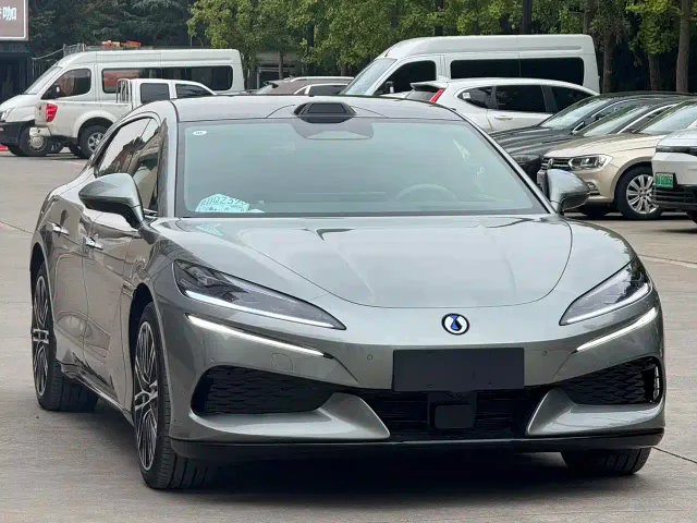 Denza Z9GT — Фото автомобиля 3