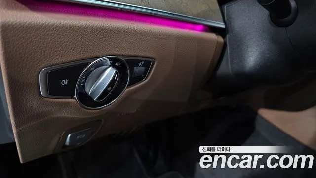 Mercedes-Benz E-Class — Фото автомобиля 16