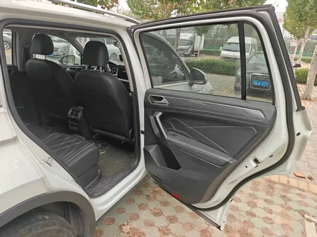 Volkswagen Tiguan L — Фото автомобиля 7