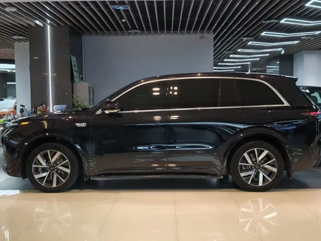 Li Auto L8 — Фото автомобиля 4