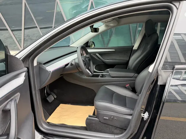 Tesla Model Y — Фото автомобиля 7