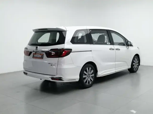 Honda Odyssey — Фото автомобиля 2