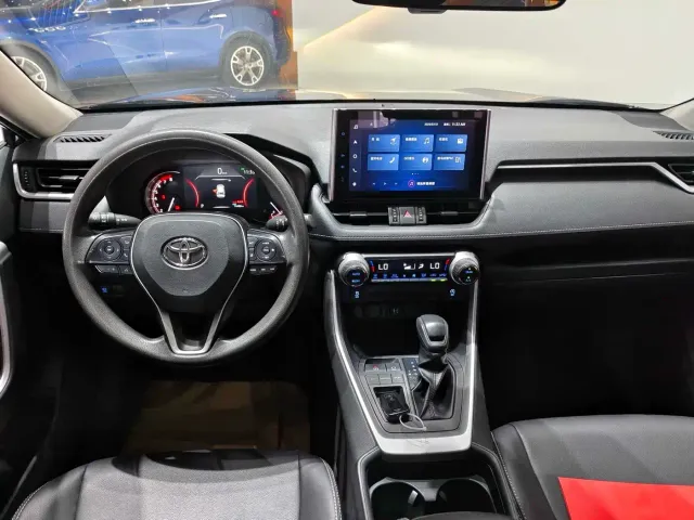 Toyota RAV4 — Фото автомобиля 12