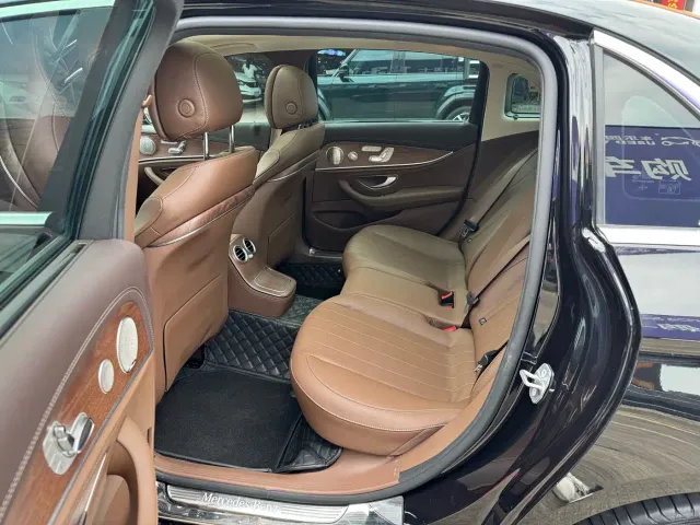 Mercedes-Benz E-Class — Фото автомобиля 11