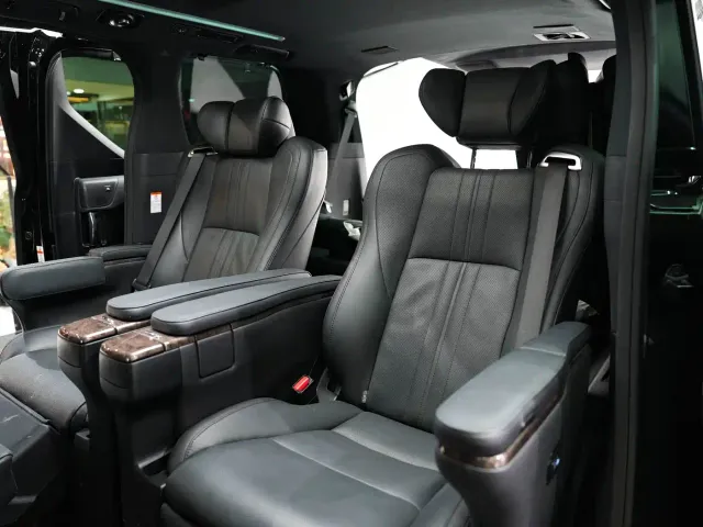 Toyota Alphard — Фото автомобиля 24