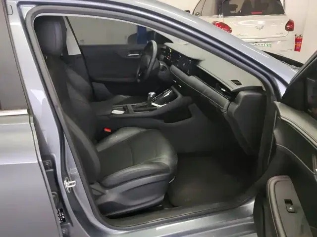Roewe i5 — Фото автомобиля 8