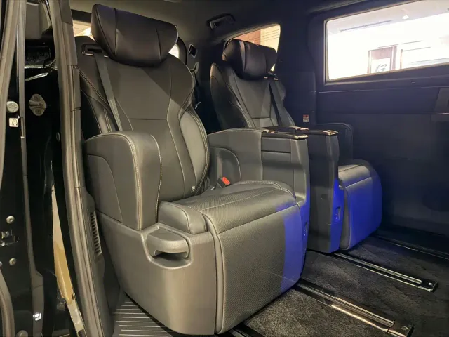 Toyota Alphard — Фото автомобиля 9