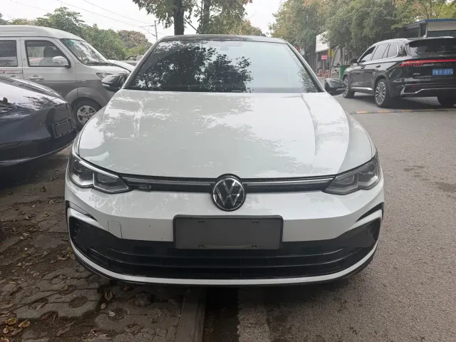 Volkswagen Golf — Фото автомобиля 2