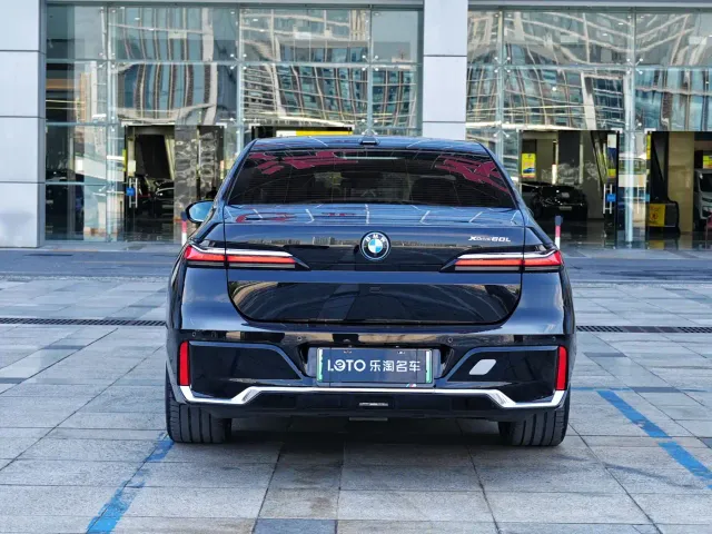 BMW i7 — Фото автомобиля 4