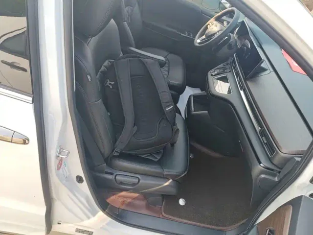 Honda Odyssey 2024 2.0L e:HEV Sharp·Comfort Edition — Фото автомобиля 24
