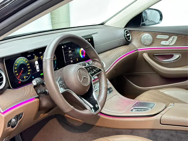Mercedes-Benz E-Class — Фото автомобиля 11