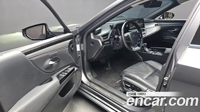 Lexus ES — Фото автомобиля 10