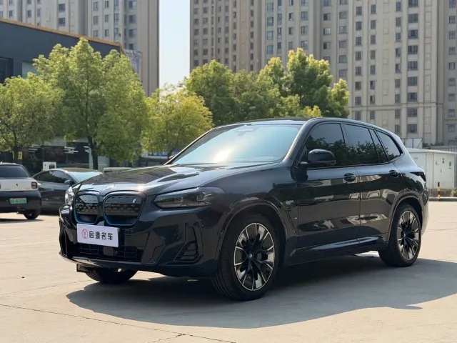 Фотография автомобиля — BMW iX3