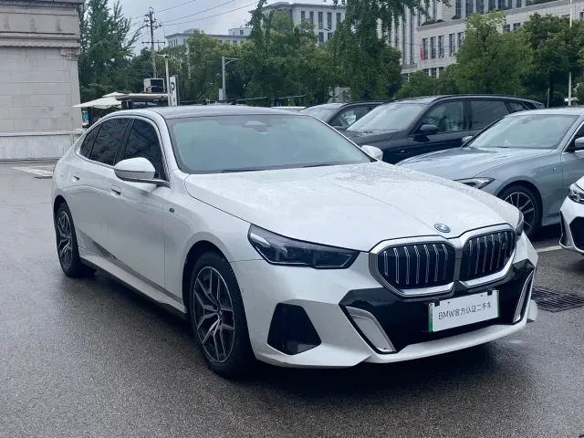 BMW i5 — Фото автомобиля 3