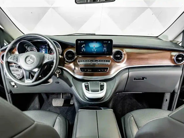 Mercedes-Benz V-Class — Фото автомобиля 12