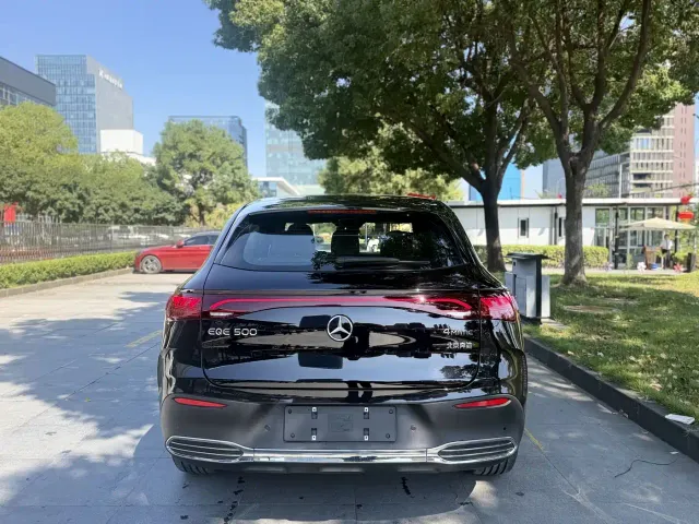 Mercedes-Benz EQE SUV — Фото автомобиля 4