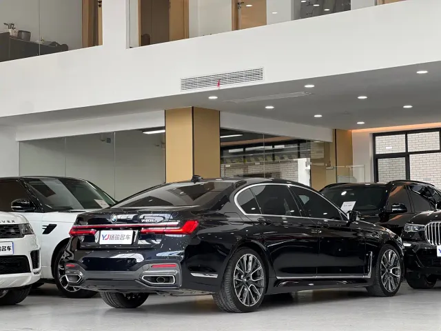 BMW 7 Series — Фото автомобиля 3