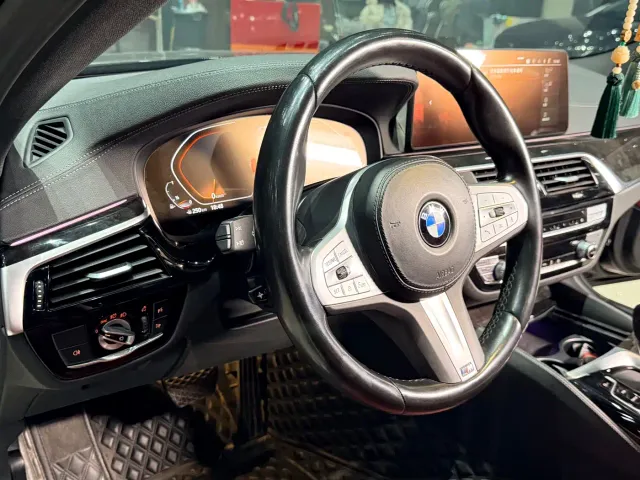 BMW 5 Series — Фото автомобиля 12