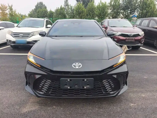 Toyota Camry — Фото автомобиля 2