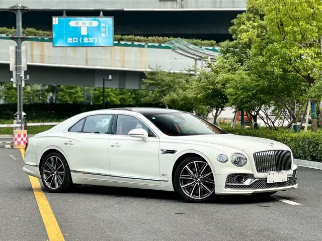 Bentley Flying Spur — Фото автомобиля 4