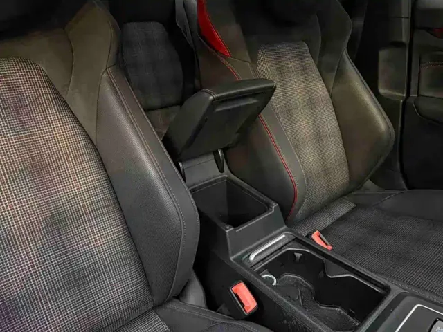Volkswagen Golf GTI — Фото автомобиля 25
