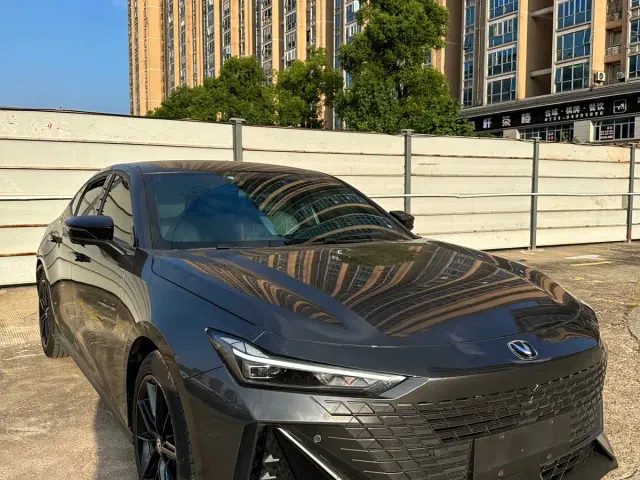 Changan Changan UNI-V 2022 1.5T Premium Model — Фото автомобиля 2