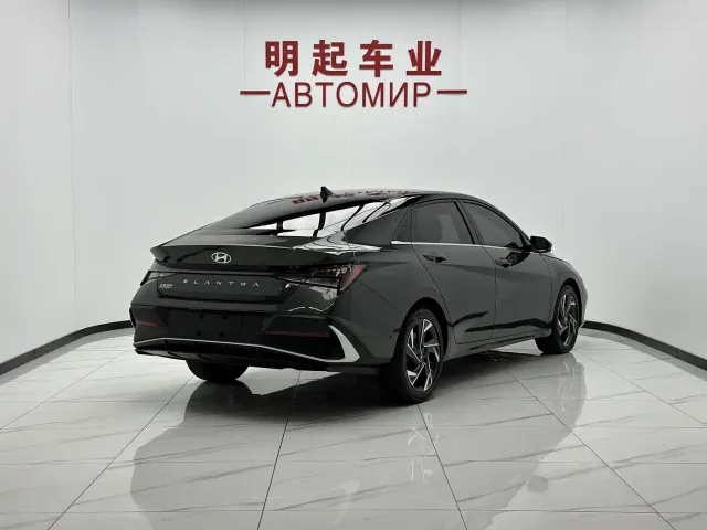 Hyundai Elantra — Фото автомобиля 8