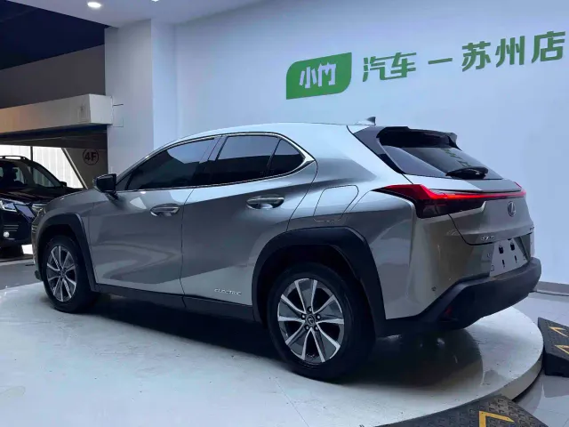 Lexus UX — Фото автомобиля 2