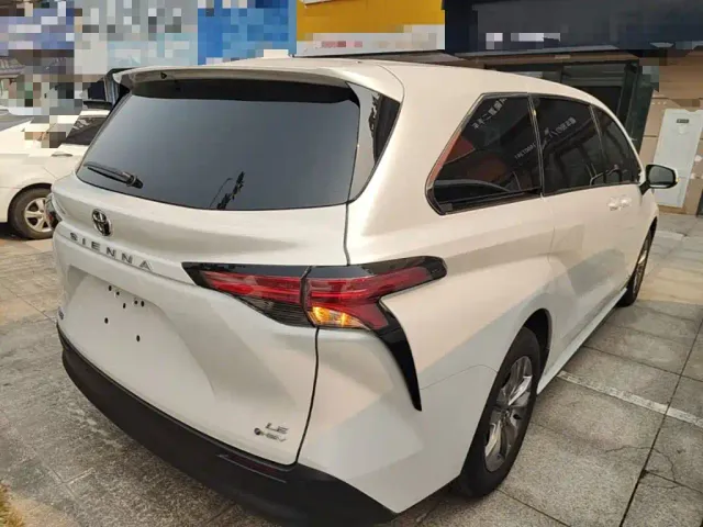 Toyota Sienna — Фото автомобиля 6