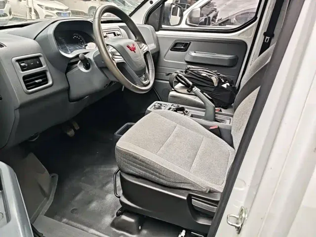 Wuling Yangguang — Фото автомобиля 14