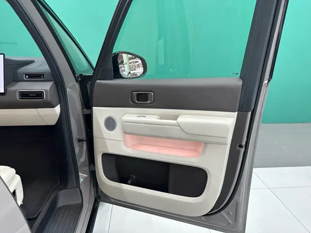 Li Auto MEGA — Фото автомобиля 15