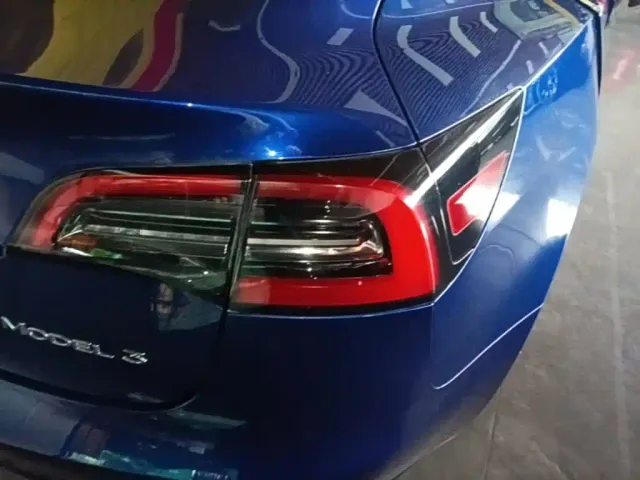 Tesla Model 3 — Фото автомобиля 7