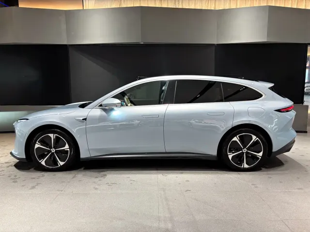 Nio ET5 Touring — Фото автомобиля 4