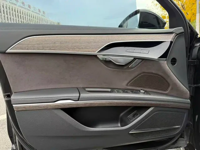 Audi A8 — Фото автомобиля 11